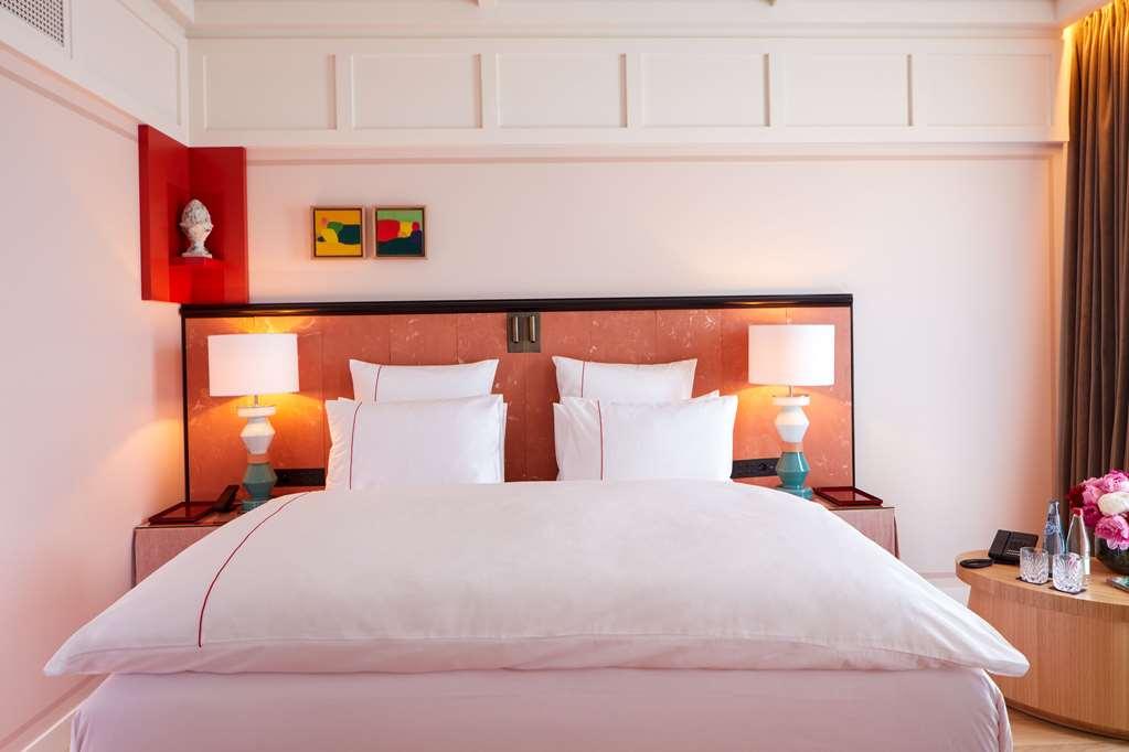 Hotel Sinner
