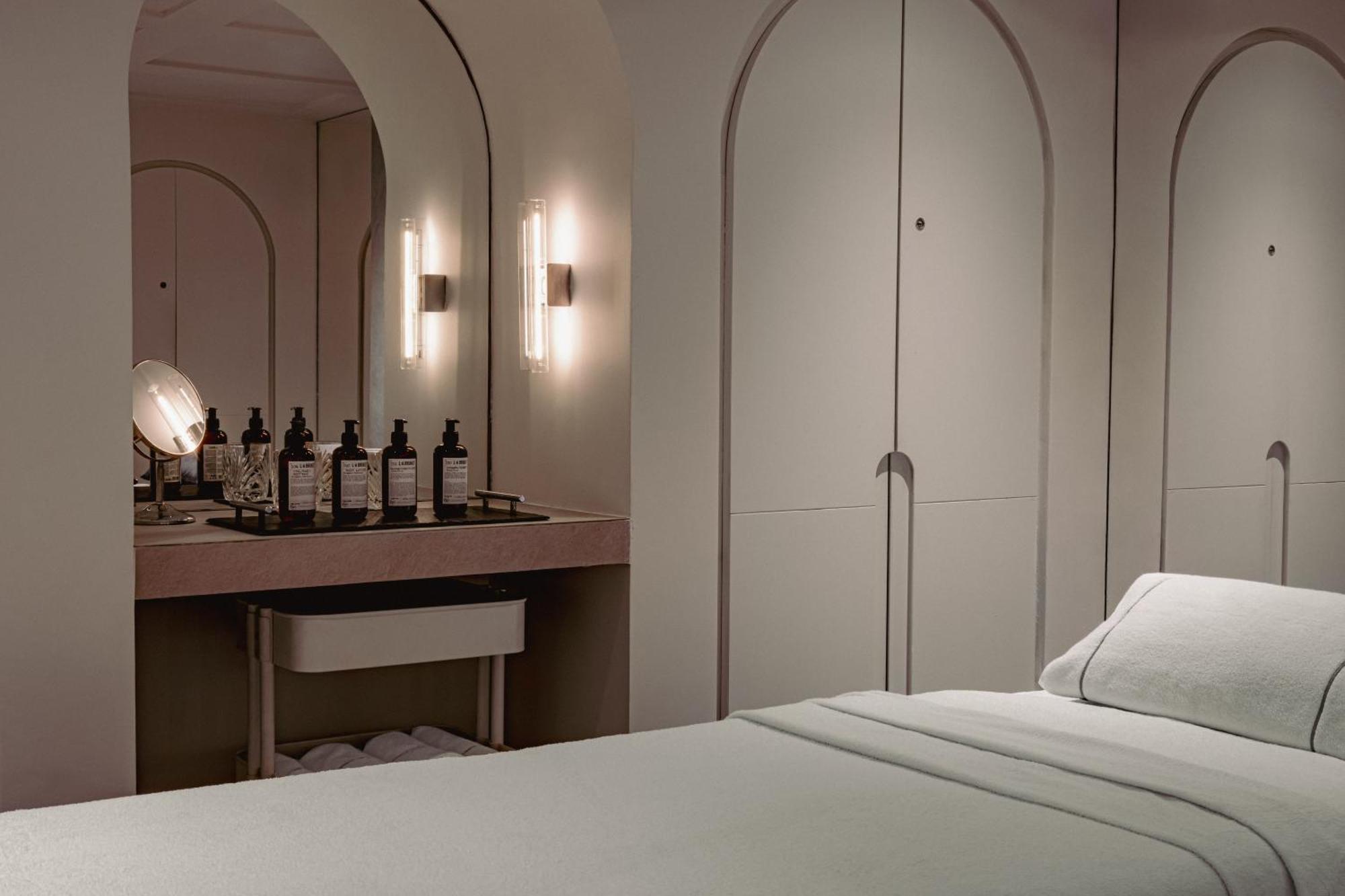 Sinner Hotel